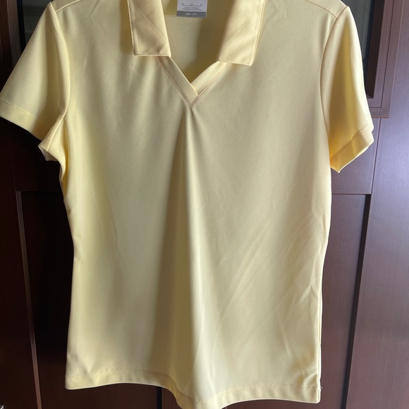 Nike women’s golf polo, drifit, size M - Picture 6 of 6